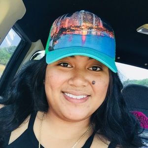 Meet your Posher, Yolanda